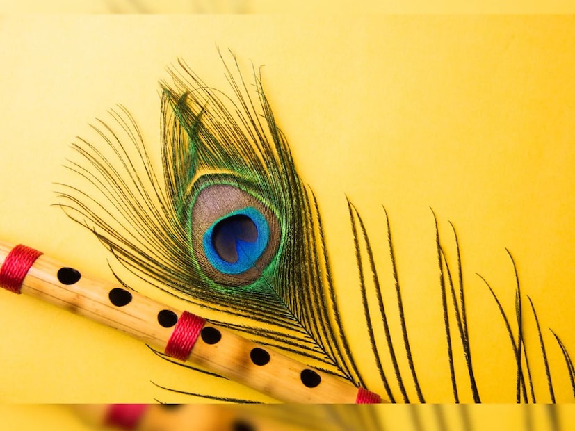  ഓടക്കുഴൽ: കൃഷ്ണന് ഏറെ ഇഷ്ടമുള്ള പുല്ലാങ്കുഴൽ ജന്മാഷ്ടമി ദിനത്തിൽ സമർപ്പിക്കുന്നത് വളരെ നല്ലതായി കണക്കാക്കുന്നു. വീട്ടിൽ ഒരിക്കലും കുടുംബ വഴക്കുകൾ ഉണ്ടാകില്ലെന്നും വിശ്വാസം.