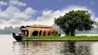 “വേമ്പനാട്ടു കായൽ കരയിൽ...” കേരളത്തിലെ കെട്ടുവളളങ്ങളും കായൽ ടൂറിസവും ഒരു എത്തിനോട്ടം