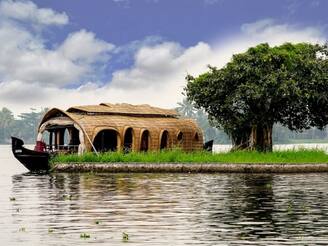 “വേമ്പനാട്ടു കായൽ കരയിൽ...” കേരളത്തിലെ കെട്ടുവളളങ്ങളും കായൽ ടൂറിസവും ഒരു എത്തിനോട്ടം