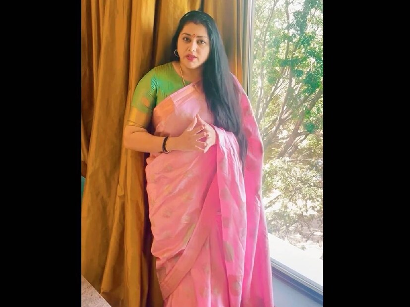  സംഭവത്തിൽ ദേവസ്വം മന്ത്രി പി കെ ശേഖർ ബാബു ശക്തമായ നടപടി സ്വീകരിക്കണമെന്നും നമിത ആവശ്യപ്പെട്ടു. തിരുപ്പതിയിലാണ് നമിതയുടെ വിവാഹം നടന്നത്. താനും ഭർത്താവും ഹിന്ദുക്കളാണെന്നും രാജ്യത്തുടനീളമുള്ള വിവിധ ക്ഷേത്രങ്ങൾ സന്ദർശിച്ചിട്ടുണ്ടെന്നും നമിത കൂട്ടിച്ചേർത്തു.
