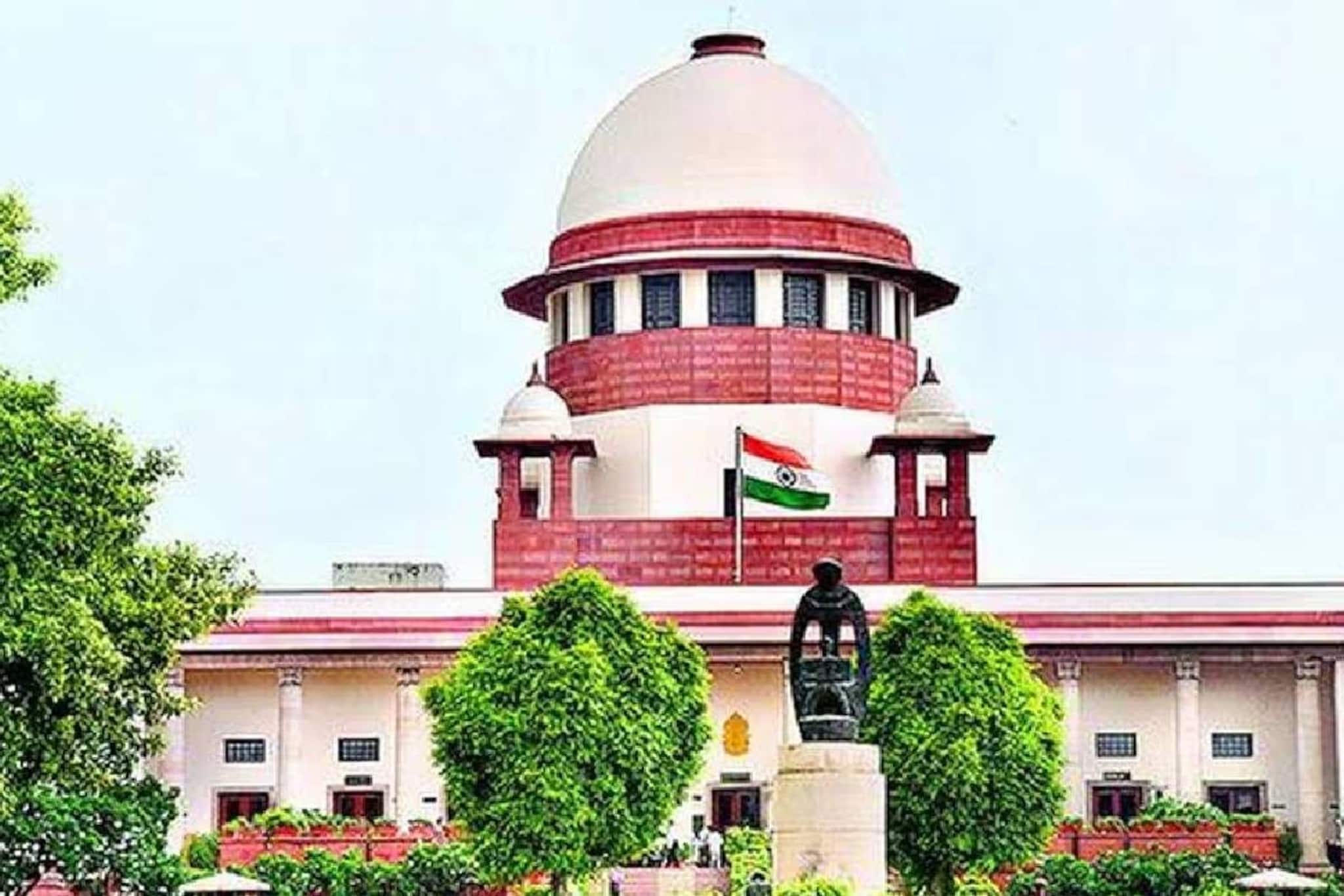 ബാബരി മസ്ജിദ് പുനർനിർമിക്കുമെന്ന് ഫേസ്ബുക്ക് പോസ്റ്റ്: ക്രിമിനൽ കേസ് റദ്ദാക്കണമെന്ന ആവശ്യം സുപ്രീം കോടതി നിരസിച്ചു ബാബരി മസ്ജിദ് പുനർനിർമിക്കുമെന്ന് ഫേസ്ബുക്ക് പോസ്റ്റ്: ക്രിമിനൽ കേസ് റദ്ദാക്കണമെന്ന ആവശ്യം സുപ്രീം കോടതി നിരസിച്ചു