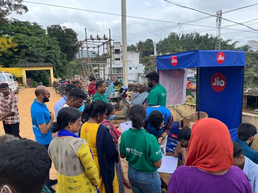  വയനാട്ടിലുണ്ടായ ഉരുൾപൊട്ടലിൽ ദുരിതബാധിതർക്ക് റിലയൻസ് ഫൗണ്ടേഷൻ സമഗ്ര ദുരിതാശ്വാസ സഹായം പ്രഖ്യാപിച്ചിരുന്നു. ദുരിതാശ്വാസ പ്രവർത്തനങ്ങൾക്കുള്ള അടിയന്തര സഹായം, ഈ മേഖലയിലെ ജീവനോപാധികൾ പുനർനിർമ്മിക്കുന്നതിനും ശക്തിപ്പെടുത്തുന്നതിനുമുള്ള ദീർഘകാല വികസന സംരംഭങ്ങൾ എന്നിവ ഇതിൽ ഉൾപ്പെടും.