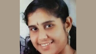 മരിച്ച ആരതി മരിച്ച ആരതി