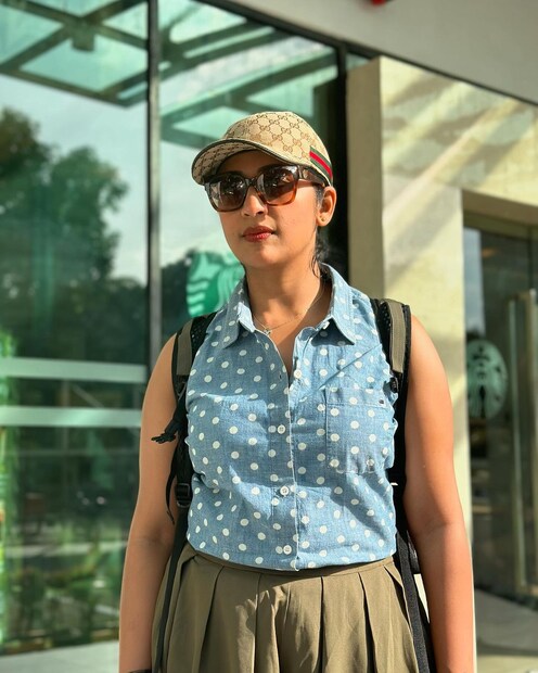  ഇഷ്ടം എന്ന മലയാള ചിത്രത്തിലൂടെയാണ് നവ്യാനായർ(Navya Nair) സിനിമയിലെത്തിയത്. പിന്നീട് നിരവധി സിനിമകളിലൂടെ സജീവമായ നവ്യ വിവാഹശേഷം ഒരു ഇടവേള എടുത്തു.