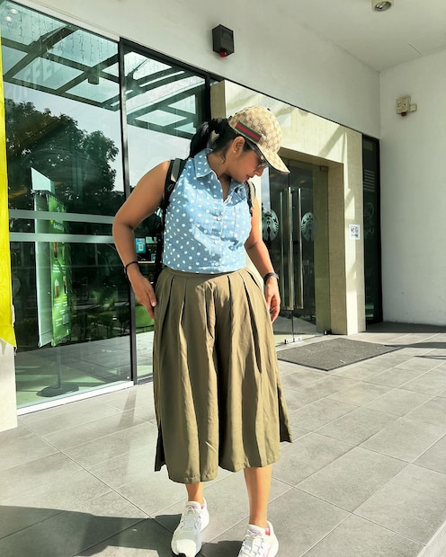  താരങ്ങളും ആരാധകരുമെല്ലാം നവ്യാനായരു(Navya Nair) ടെ ചിത്രങ്ങൾക്ക് ലൈക്കും കമന്റുമായി എത്തിയിരിക്കുകയാണ്. 'മധുരപതിനേഴിൽ തിളങ്ങുന്ന നവ്യ ചേച്ചിയെ കണ്ടാൽ നിങ്ങൾ ഞെട്ടും' എന്നാണ് നടി പാർവതി കൃഷ്ണ (Parvathi Krishna)കമന്റ് ചെയ്തിരിക്കുന്നത്.