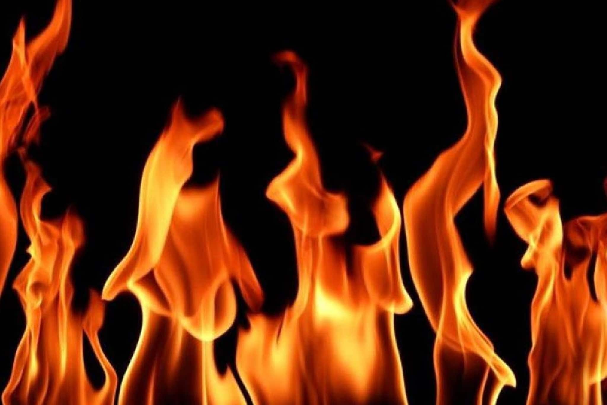 കുടിലിന് തീപിടിച്ച് മുത്തച്ഛനും 3 പേരക്കുട്ടികളും വെന്തുമരിച്ചു