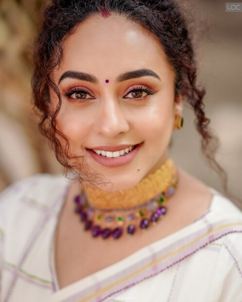മറ്റൊരു ഇൻസ്റ്റഗ്രാം റീൽ വീഡിയോ ആയി പോസ്റ്റ് ചെയ്യപ്പെട്ട ഈ വീഡിയോ മില്യൺ കണക്കിന് വ്യൂസ് നേടി വിജയകരമായി മുന്നേറി. പേളിയുടെ വീഡിയോ കണ്ട് സുഹൃത്തുക്കളും ആരാധകരും നിറയെ കമന്റ് ചെയ്തിട്ടുണ്ട്. എന്നാൽ, കൂട്ടത്തിൽ മുന്നിട്ടു നിൽക്കുന്നത് ഭർത്താവ് ശ്രീനിഷ് അരവിന്ദ് പാസാക്കിയ കമന്റ് തന്നെ 
