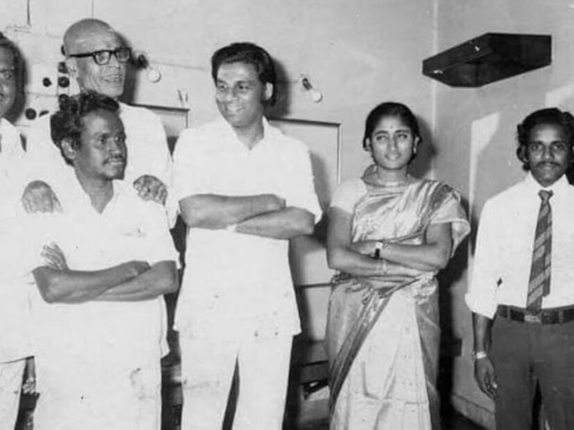  പിതാവിന്റെ സ്വഭാവ ഗുണങ്ങൾക്ക് തനിക്ക് ജീവിതത്തിൽ ഏറെ പ്രചോദനമായിട്ടുണ്ടെന്ന് റഹ്മാൻ പറയുന്നു. 'അദ്ദേഹത്തിന്റെ അവസാന നാളുകൾ അത്ര നല്ലതായിരുന്നില്ല, അവസാനം എല്ലുംതോലുമായി മാറിയിരുന്നു.. ഇരുണ്ട ഓർമകളാണ്  അതെനിക്ക്... പക്ഷേ, അദ്ദേഹത്തിന്റെ അനുഗ്രഹം ഞങ്ങളുടെ കുടുംബത്തിന് ലഭിച്ചിട്ടുണ്ട്' - റഹ്മാൻ പറയുന്നു.