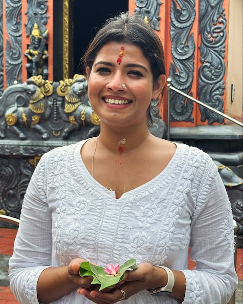  സോഷ്യൽ മീഡിയയിൽ വളരെ സജീവമാണ് അമൃത(Amrutha Suresh). ഇപ്പോഴിതാ ഇൻസ്റ്റ​ഗ്രാമിൽ അമൃത പങ്കുവെച്ച പുതിയ ചിത്രവും അതിന് നൽകിയിരിക്കുന്ന ക്യാപ്ഷനുമാണ് ശ്രദ്ധ നേടുന്നത്.