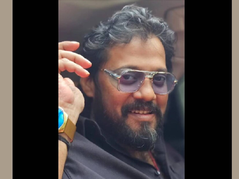 ഇക്കഴിഞ്ഞ ദിവസമാണ് അഹമ്മദാബാദിൽ ജോലി ചെയ്യുന്ന എലിസബത്ത് വീണ്ടും തന്റെ ഫേസ്ബുക്ക് പേജിൽ എത്തിച്ചേർന്നത്. ഇക്കുറി വീഡിയോ പോസ്റ്റുകളോ, വ്ലോഗോ ഒന്നുമില്ല. പകരം സന്തോഷവതിയായി പുഞ്ചിരി തൂകിയ മുഖത്തോടെയുള്ള ഒരു ചിത്രം മാത്രമാണ് എലിസബത്തിന്റെ പോസ്റ്റിൽ. അടുത്ത വിവാഹം ഉടനെയുണ്ടാകും എന്ന് ബാല പ്രഖ്യാപിച്ച് അധികം വൈകും മുമ്പേയാണ് പ്രസന്ന വേദനയായി എലിസബത്ത് അവരുടെ ആരാധകർക്ക് മുന്നിൽ വരുന്നത്. ബാല കരൾമാറ്റിവെക്കൽ ശസ്ത്രക്രിയ നടത്തിയ സമയത്തും, അതിനു ശേഷവും എലിസബത്ത് പൂർണ പിന്തുണയുമായി ഒപ്പമുണ്ടായിരുന്നു 
