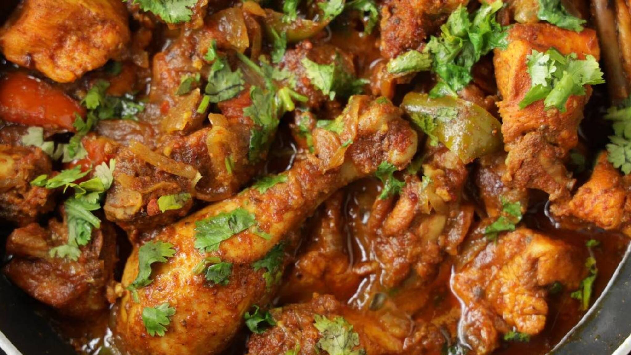 കര്‍ഷകന് വായ്പ വാഗ്ദാനം ചെയ്ത് ബാങ്ക് മാനേജര്‍ അകത്താക്കിയത് 39,000 രൂപയുടെ കോഴി