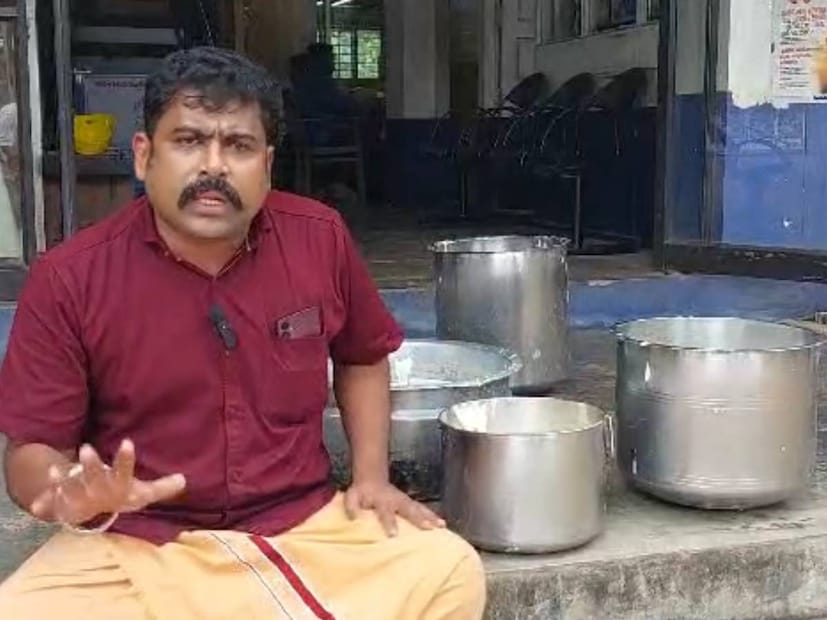 തുടർന്നാണ് രാജേഷ് ഉച്ചയ്ക്ക് 2 മണിയോടെ കെഎസ്ഇബി ഓഫീസിലെത്തി പ്രതിഷേധിച്ചത്.