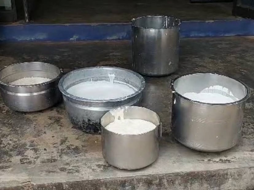  എന്നാൽ, ട്രാൻസ്‌ഫോമർ അടിയന്തരമായി മാറ്റേണ്ടി വന്നതിനാലാണ് വൈദ്യുതി മുടങ്ങിയതെന്നു കുണ്ടറ സെക്ഷൻ സബ് എൻജിനീയർ പറഞ്ഞു. ഉപഭോക്താക്കൾക്ക് കൃത്യമായ മുന്നറിയിപ്പ് നൽകിയതായും ഫോണിൽ അയച്ച മെസേജ് ലഭിക്കാൻ വൈകിയതാകാമെന്നും സബ് എഞ്ചിനീയര്‍ പ്രതികരിച്ചു.