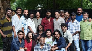 'മുറ' ടീമിനൊപ്പം വിക്രം