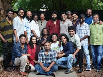 'മുറ' ടീമിനൊപ്പം വിക്രം