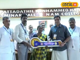 സ്പീക്കര്‍ എ എന്‍ ഷംസീര്‍ വീടിൻ്റെ താക്കോല്‍ കൈമാറുന്നു