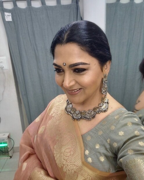  ഒരു നായകന്‍ ഒരിക്കല്‍, 'ആരും അറിയാതെ എനിക്ക് ഒരു അവസരം തരാമോ' എന്ന് ചോദിച്ചുവെന്നും ഖുശ്ബു. അതിന് നിങ്ങള്‍ക്ക് ഇവിടെവെച്ച് രഹസ്യമായി അടി കൊള്ളണോ അതോ മുഴുവന്‍ യൂണിറ്റിന്റെയും മുന്നില്‍വെച്ച് കൊള്ളണോ എന്നാണ് മറുപടി നൽകിയതെന്നും ഖുശ്ബുവിന്റെ വെളിപ്പെടുത്തൽ.