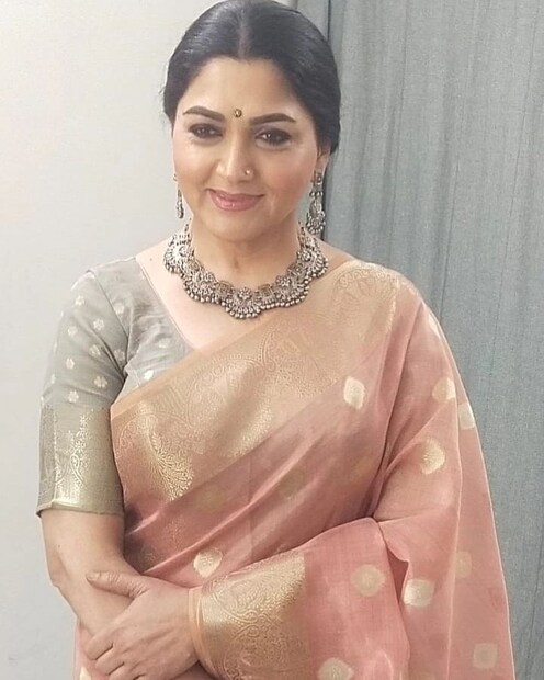  തന്റെ അഭിമാനം തനിക്ക് മറ്റെന്തിനെക്കാളും വലുതാണ് എന്ന തിരിച്ചറിവായിരുന്നു അതിന് കാരണം. നിങ്ങള്‍ക്ക് നിങ്ങളോട് ബഹുമാനം ഉണ്ടാവണം, എങ്കില്‍ മാത്രമേ മറ്റുള്ളവര്‍ക്കും നിങ്ങളോട് അതേ ബഹുമാനം ഉണ്ടാവുള്ളൂവെന്നും ഖുശ്ബു കൂട്ടിച്ചേർത്തു. ഇംതിയാസ് അലി, ഭൂമി പട്‌നാകര്‍, സുഹാസിനി മണിരത്‌നം, വാണി തൃപാതി ടികൂ എന്നിവരാണ് പാനലില്‍ ഉണ്ടായിരുന്ന മറ്റ് അംഗങ്ങള്‍.