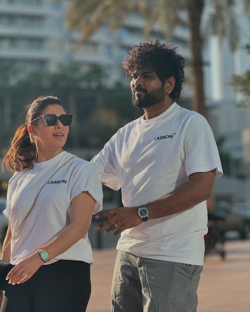  നെറ്റ്ഫ്ലിക്സ് അൺസബ്സ്ക്രൈബ് ചെയ്യേണ്ട നേരമായിരിക്കുന്നുവെന്നാണ് ഉപയോക്താക്കൾ അഭിപ്രയപ്പെടുന്നത്. 'ഇതൊക്കെ പൈസ കൊടുത്ത് കാണാൻ ആളുകൾക്ക് പ്രാന്തല്ലേ', 'ഇതൊക്കെ പൈസ കൊടുത്ത് കാണാൻ ആളുകൾക്ക് പ്രാന്തല്ലേ', 'നയൻ100 ചലഞ്ച്!!! മലയാളപുത്രി നിർധനയുവതി കാരുണ്യത്തിനായി കേഴുന്നു. (photo courtesy: Nayanthara/Instagram)