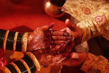 സർക്കാർ ജോലിയുണ്ടോ? സ്വകാര്യ  കമ്പനിയില്‍ 1.2 ലക്ഷം മാസവരുമാനമുള്ള വരനുമായുള്ള വിവാഹത്തില്‍ നിന്ന് വധു പിന്മാറി