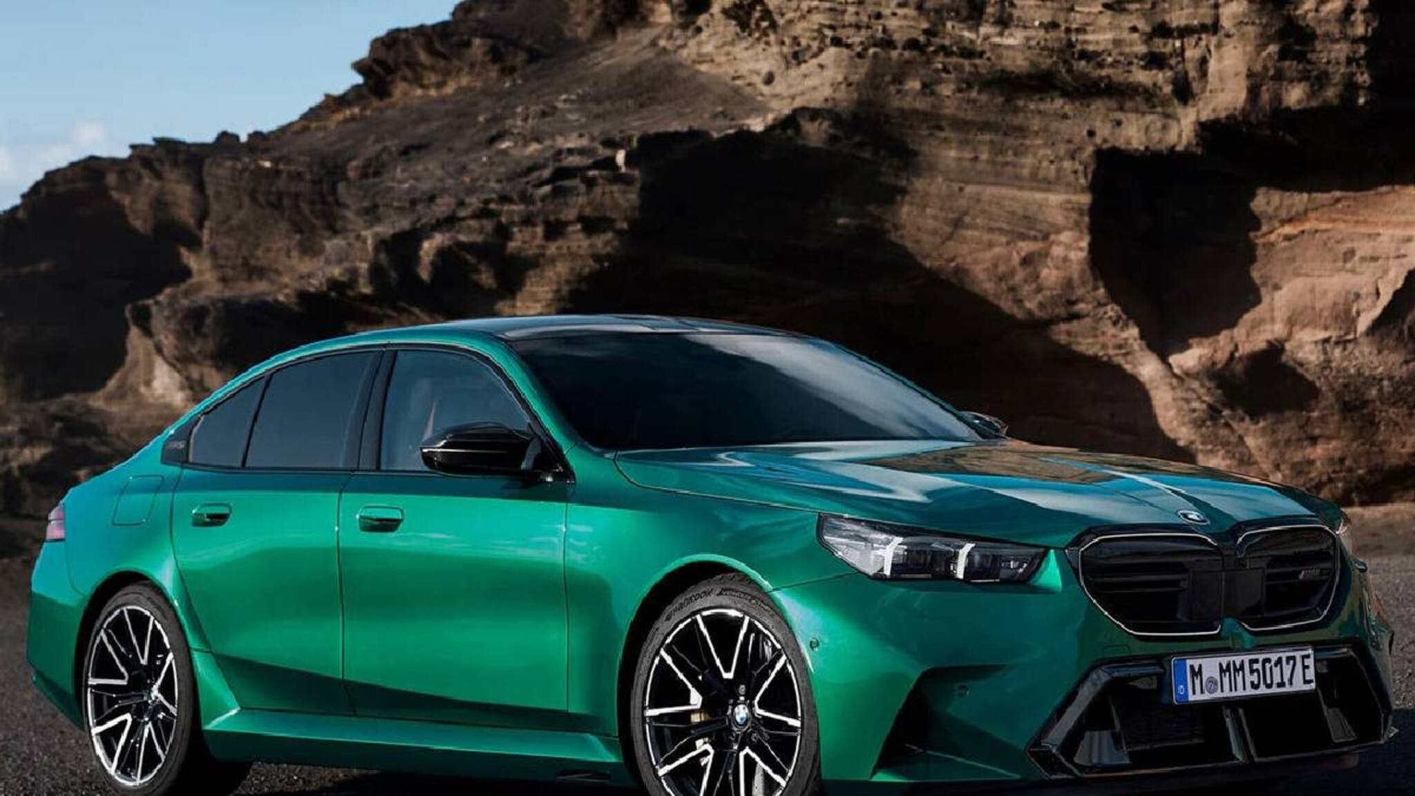 BMW M5 :' ആഡംബരമല്ല ഇത് അതുക്കും മേലെ' ; ബിഎംഡബ്ല്യു എം 5 പുതിയ പതിപ്പ് ഇന്ത്യയിലേക്ക്, വില 1.99 കോടി മുതൽ