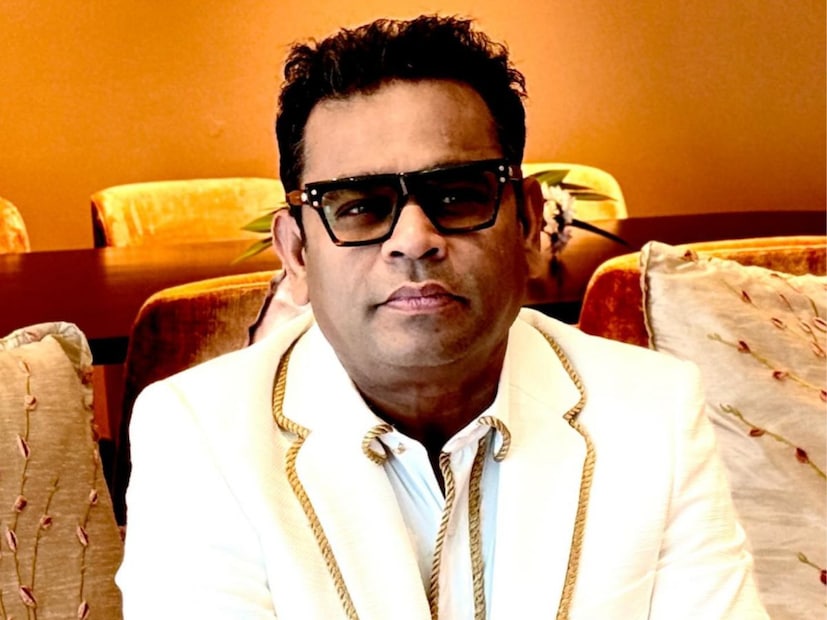  തമ്മിൽ വേർപിരിയുന്നതായി സൈറ ബാനുവാണ് പ്രസ്താവനയിലൂടെ അറിയിച്ചത്. ഏറെ വിഷമത്തോടെയെടുത്ത തീരുമാനമെന്ന് സൈറാ ബാനു വിവാഹമോചനത്തെക്കുറിച്ച് വ്യക്തമാക്കിയത്. അതേസമയം ഈ ബന്ധം മുപ്പതിലെത്തുമെന്ന് ഞങ്ങള്‍ പ്രതീക്ഷിച്ചിരുന്നുവെന്നാണ് എ ആർ റഹ്മാൻ വിവാഹമോചനത്തെക്കുറിച്ച് പ്രതികരിച്ചത്.