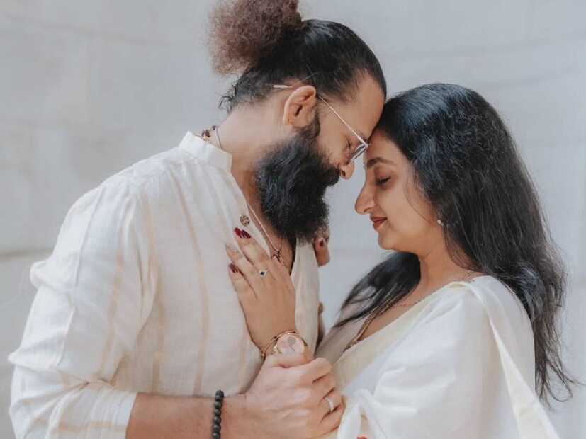 അമേരിക്കൻ സന്ദർശനം വെറുതെയായില്ല എന്നുവേണം മനസിലാക്കാൻ. ഭാര്യയേയും രണ്ടു മക്കളെയും കൂട്ടി ജയസൂര്യ അമേരിക്കൻ വീഥികളിൽ തനി മലയാളിയായി മുണ്ടും ജുബ്ബയും ധരിച്ചു ഫോട്ടോഷൂട്ടുകൾ നടത്തിയിരുന്നു. ഭാര്യ സരിതയുടെ ഡിസൈനുകൾ തന്നെയാണ് ജയസൂര്യയും കുടുംബവും ധരിച്ചത്. ഈ ചിത്രങ്ങളും ജയസൂര്യയുടെ ഇൻസ്റ്റഗ്രാം പേജ് പരിശോധിച്ചാൽ ലഭ്യമാകും. അടുത്ത വർഷം റിലീസ് പ്രതീക്ഷിക്കുന്ന ചിത്രമാണ് കത്തനാർ