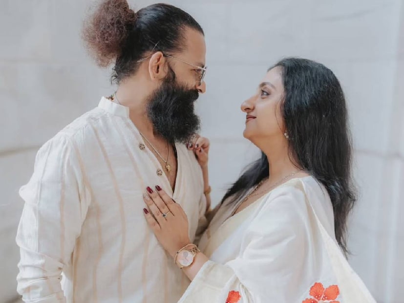 ഇനി കത്തനാർ എന്ന സിനിമയിൽ നായകനായി ജയസൂര്യ വെള്ളിത്തിരയിൽ വരാനിരിക്കുന്നു. ജയസൂര്യയുടെതായി തൊട്ടു മുൻപ് തിയേറ്ററിൽ റിലീസ് ചെയ്ത ചിത്രവും കത്തനാരും തമ്മിൽ ഒരു നീണ്ട ഇടവേളയുണ്ട്. ഗംഭീര സ്ക്രിപ്റ്റും സെറ്റിങ്ങുകളുമായി ഏറെക്കാലം നീണ്ടു പോയ ചിത്രീകരണത്തിന്റെ കഥയുണ്ട് കത്തനാറിനു പിന്നിൽ. ഇത്രയും കാലം ഫീൽ ഗുഡ്ഡ് ചിത്രങ്ങൾ സമ്മാനിച്ച റോജിൻ തോമസ് ആണ് സംവിധായകൻ. സിനിമ തുടങ്ങി, ഇക്കഴിഞ്ഞ ഒക്ടോബർ 16നു പാക്ക്-അപ്പ് ആയി എന്ന വിവരം പുറത്തുവരുന്നത് വരെ ജയസൂര്യ കത്തനാരുടെ നീളൻ മുടിയുള്ള ലുക്കിൽ തന്നെ നിലകൊണ്ടു  