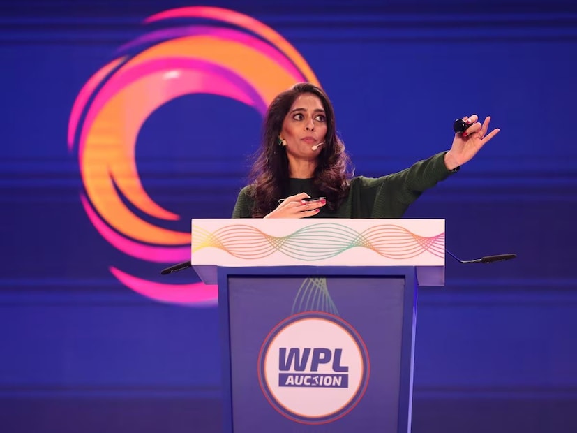  മെഗാ ലേലത്തിൻ്റെ ഒന്നാം ദിനത്തിൽ ഇംഗ്ലീഷ് വിക്കറ്റ് കീപ്പർ ബാറ്റർ ജോസ് ബട്ട്‌ലറിന്റെ ലേലത്തിനിടെയാണ് മല്ലിക സാഗറിന് ആദ്യത്തെ പിഴവ് സംഭവിച്ചത്. വാശിയേറിയ പോരാട്ടത്തിനൊടുവിൽ രാജസ്ഥാൻ റോയൽസിനെ മറികടന്ന് 15.75 കോടി രൂപയ്ക്ക് ഗുജറാത്ത് ടൈറ്റൻസ് ബട്ട്‌ലറിനെ സ്വന്തമാക്കി.