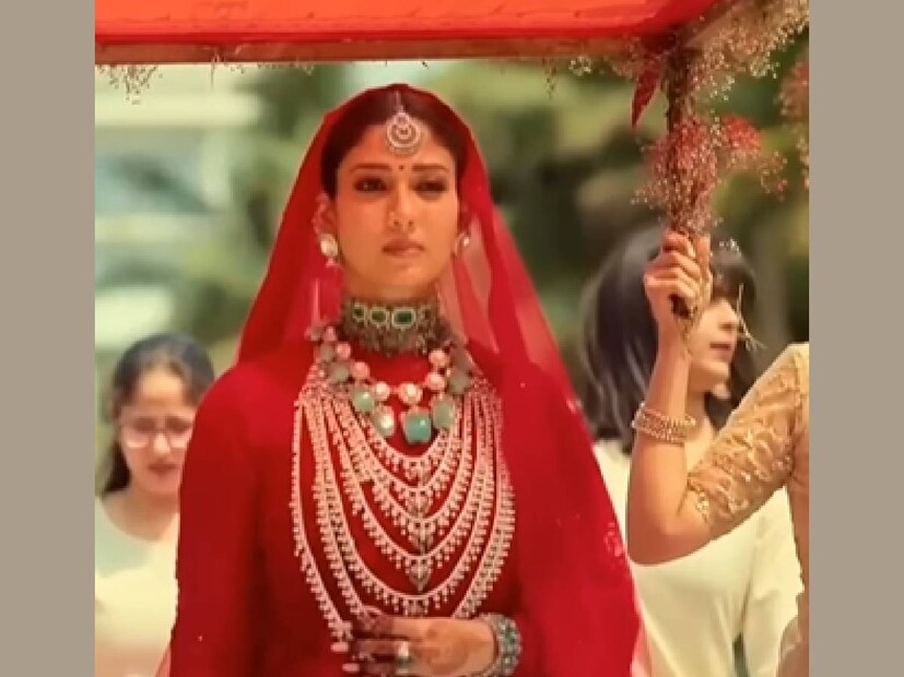 നയൻതാരയ്ക്ക് തകർന്ന പ്രണയങ്ങളുടെ കഥ പറയാനുണ്ടായിരുന്നു അപ്പോൾ. എന്നാൽ വിഗ്നേഷ് ശിവനും തുടക്കത്തിൽ നയൻതാരയോടു അടുക്കാൻ അൽപ്പം മടി കാണിച്ചിരുന്നതായും വ്യക്തമാക്കുന്നു. നയൻ മാം എന്ന് സെറ്റിൽ തന്നെ വിളിച്ചിരുന്ന വ്യക്തിയായിരുന്നു വിഗ്നേഷ് ശിവൻ. പിന്നീട് ഈ സിനിമ പൂർത്തിയായതും, വിഗ്നേഷ് ശിവനെ ഒന്ന് കാണണം എന്ന് പറഞ്ഞതും, താൻ അടുത്ത സിനിമയുടെ പണിയിലാണ് എന്നായിരുന്നു വിക്കിയുടെ പ്രതികരണം. കൊച്ചിയിലേക്ക് വരാമോ എന്ന് ചോദിച്ചപ്പോഴും നയൻ‌താര കേട്ട പ്രതികരണം അതായിരുന്നു. എന്നാൽ വിധിപോലെ എല്ലാം നടന്നു (തുടർന്ന് വായിക്കുക)