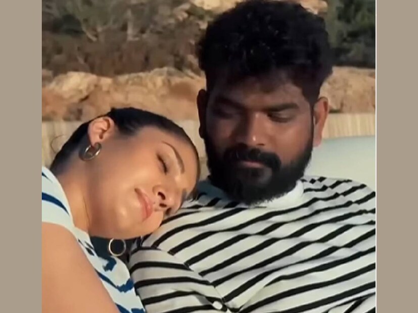 നയൻ‌താരയുടെ മാതാവിന്റെ പേര് അമ്മ എന്ന് വിഗ്നേഷ് ശിവൻ തുടക്കത്തിൽ ഫോണിൽ സേവ് ചെയ്തിരുന്നു. അതിനു ശേഷം, വിഗ്നേഷിന് മെസ്സേജ് ചെയ്യുമ്പോൾ, ചക്കരയുമ്മ എന്നാണ് അമ്മയുടെ സന്ദേശം. അതോടുകൂടി 'അമ്മ ചക്കരയുമ്മ' എന്നാക്കി മാറ്റി വിഗ്നേഷ്. സ്വന്തം അമ്മയോടെന്ന പോലെയാണ് ആ സ്നേഹം. വിക്കിയുടെ അമ്മ മീനാക്ഷിക്കും നയൻ‌താര മകളെ പോലെയാണ്. ഇവർ പങ്കിടുന്ന സ്നേഹത്തിന്റെ ഉദാഹരണം, 'നയൻ‌താര: ബിയോണ്ട് ദി ഫെയറി ടെയ്ൽ' എന്ന ഡോക്യുമെന്ററിയിൽ കാണാവുന്നതാണ്