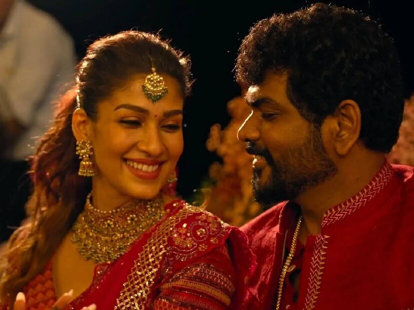 വീണ്ടും കൊച്ചിയിൽ ലാൻഡ് ചെയ്തതായി വിഗ്നേഷ് ശിവന്റെ ഏറ്റവും ഒടുവിലത്തെ പോസ്റ്റിൽ നോക്കിയാൽ മനസിലാക്കാം. നയൻതാരയ്ക്കും വിഗ്നേഷ് ശിവനും ഒരു പ്രൈവറ്റ് ജെറ്റ് ഉള്ളതിനാൽ യാത്രയുടെ കാര്യത്തിൽ പിശുക്കേണ്ട കാര്യമേയില്ല. ഓമന അമ്മയ്ക്കാകട്ടെ, വന്നുകേറുന്നതു മരുമകനല്ല, മകനാണ് താനും. വിഗ്നേഷ് ശിവന് വേണ്ടി നയൻ‌താരയുടെ അമ്മ ഒരുക്കിയത് എന്തെല്ലാം എന്ന് വിക്കി ഇൻസ്റ്റഗ്രാം സ്റ്റോറിയിൽ കുറിച്ചിട്ടുണ്ട് 