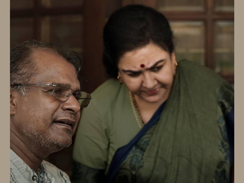 സൈന സൗത്ത് പ്ലസ് യൂട്യൂബ് ചാനലിന്റെ റൗണ്ട് ടേബിളിൽ നടി പാർവതി തിരുവോത്ത്, ഐശ്വര്യ രാജേഷ്, രമ്യ നമ്പീശൻ, ലിജോമോൾ ജോസ് എന്നിവർക്കൊപ്പമുള്ള റൗണ്ട്ടേബിളിൽ പങ്കെടുത്തു സംസാരിക്കുകയായിരുന്നു ഉർവശി. ഇതിൽ സ്ത്രീസ്വാതന്ത്ര്യത്തിന്റെ വിവിധവശങ്ങളെ കുറിച്ച് പങ്കെടുത്ത താരങ്ങൾ ഓരോരുത്തരും സംസാരിക്കുകയുണ്ടായി. സമൂഹം സ്ത്രീയെ 'അഹങ്കാരം' അടക്കി ജീവിക്കാൻ പഠിപ്പിക്കുന്നതിന്റെ വ്യർത്ഥതയെ കുറിച്ച് ഓരോരുത്തരേയും അവരുടേതായ കാഴ്ചപ്പാടുകൾ വിശദീകരിക്കുകയുണ്ടായി 