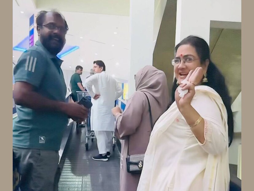 മക്കൾ രണ്ടുപേരും കൂടെയുണ്ടെങ്കിൽ, സ്വർഗ്ഗമെന്നോണമാണ് ഉർവശിക്ക്. എന്നാൽ, മൂത്ത മകളായ കുഞ്ഞാറ്റ, പഠന ജോലിത്തിരക്കുകളിൽ ആവുകയും, അമ്മ സിനിമാ ലൊക്കേഷനുകളിൽ വ്യാപൃതയാവുകയും ഒക്കെയായപ്പോൾ ഈ ഒത്തുകൂടൽ വളരെ വിരളമായി മാറി. എന്നാലും അനുജൻ ഇഷാൻ പ്രജാപതിയുടെ പിറന്നാളിന് വീഡിയോ കോളിൽ എങ്കിലും ചേച്ചി കുഞ്ഞാറ്റ എത്തിച്ചേരും. ഉർവശി ഭർത്താവ് ശിവപ്രസാദിന്റെ ആദ്യ സംവിധാന ചിത്രത്തിൽ നായികയാവുകയും ചെയ്തു (തുടർന്ന് വായിക്കുക)