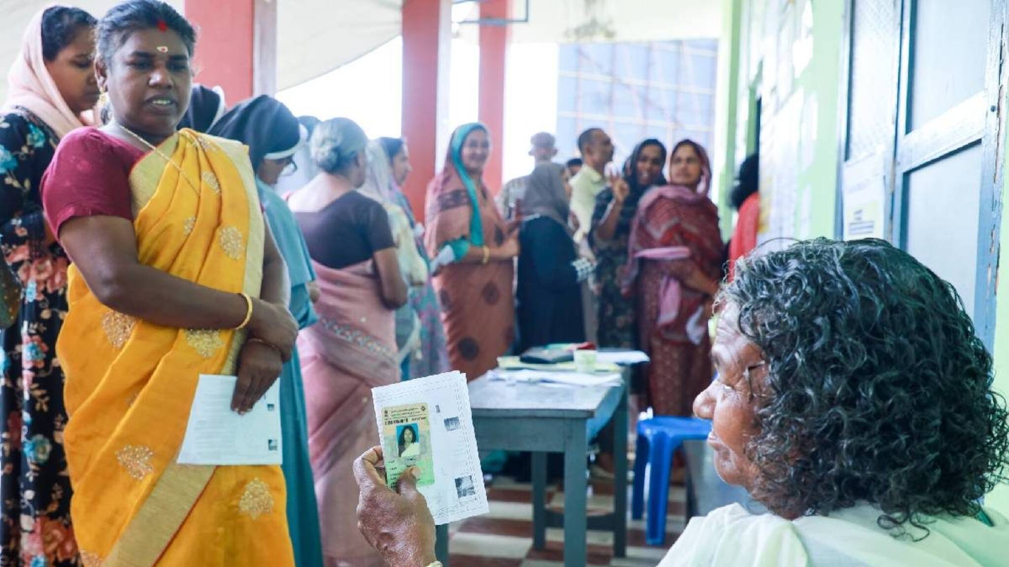 Wayanad by poll | വയനാട്ടില്‍ ചരിത്രത്തിൽ ഏറ്റവും കുറഞ്ഞ വോട്ടിങ്; റെക്കോഡ് ഭൂരിപക്ഷത്തിന്റെ കഥയെന്താകും?