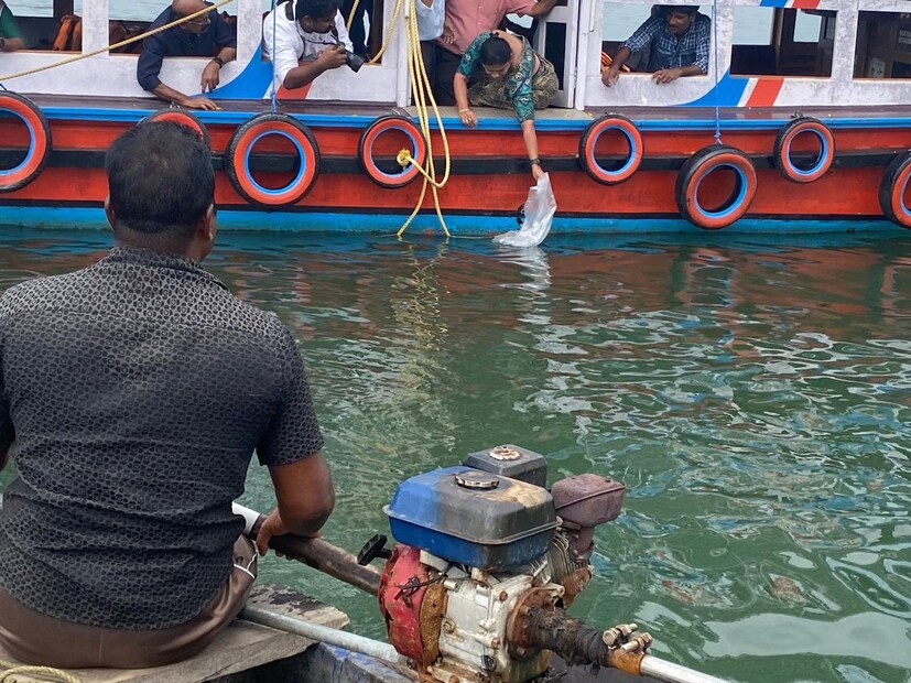  പരിസ്ഥിതി മലിനീകരണം, തദ്ദേശീയമല്ലാത്ത ജീവിവർഗങ്ങളുടെ കടന്നുകയറ്റം, കാലാവസ്ഥാ വ്യതിയാനത്തിൻ്റെ ആഘാതങ്ങൾ എന്നിവയാകാം കക്ക കുറയാനുള്ള കാരണങ്ങളെന്ന് സിഎംഎഫ്ആർഐ ശാസ്ത്രജ്ഞർ ചൂണ്ടിക്കാട്ടി.അന്താരാഷ്ട്ര വിപണികളിൽ ആവശ്യക്കാരേറുന്നതിനാൽ മികച്ച കയറ്റുമതി സാധ്യതയുള്ളതാണ് അഷ്ടമുടി കക്ക.