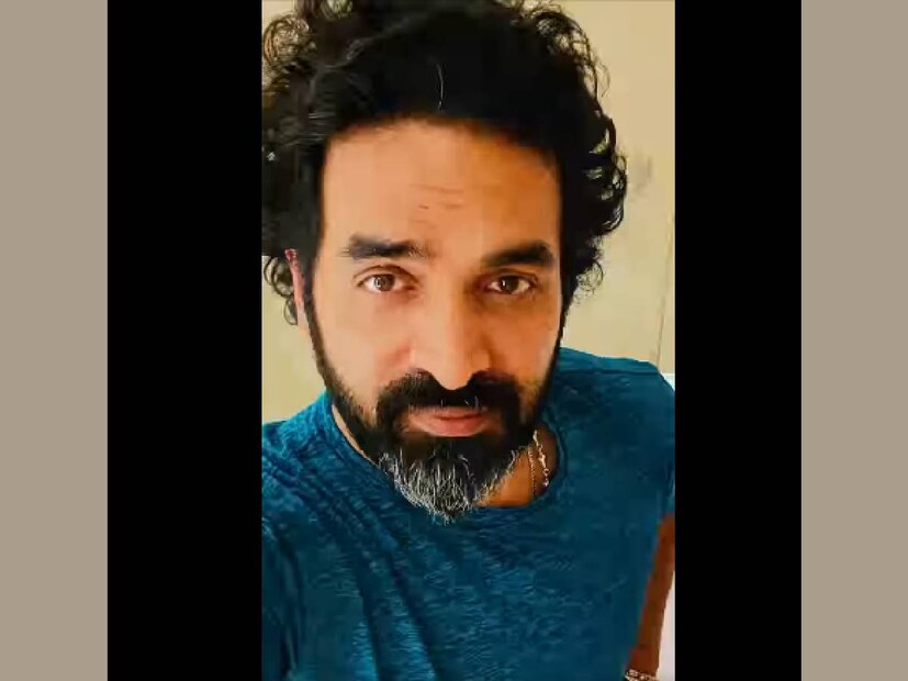 ധൈര്യമുണ്ടങ്കിൽ, എന്നെപ്പോലെ ജീവിക്കൂ. നമുക്ക് ആകെ ഒരുജീവിതം മാത്രമേയുള്ളൂ. അത് പൂർണതയോടെ ജീവിക്കൂ. മറ്റുള്ളവർ അവരുടെ ജീവിതം ജീവിക്കട്ടെ. അനുമതിയെ ബഹുമാനിക്കുക. സന്തോഷമായിരിക്കുക, യഥാർത്ഥമായിരിക്കുക,' ഗോപി കുറിച്ചു. ഇത്രയും പറഞ്ഞുകൊണ്ട് ഒരു അഡ്വാൻസ് പുതുവത്സരം ആശംസിക്കുകയാണ് ഗോപി സുന്ദർ. മാത്രവുമല്ല, കല്ലേറുകളെ പ്രോത്സാഹനമാക്കാൻ ഗോപി സുന്ദർ പുതുവർഷത്തിൽ ചില തീരുമാനങ്ങൾ കൈക്കൊള്ളുകയാണ്