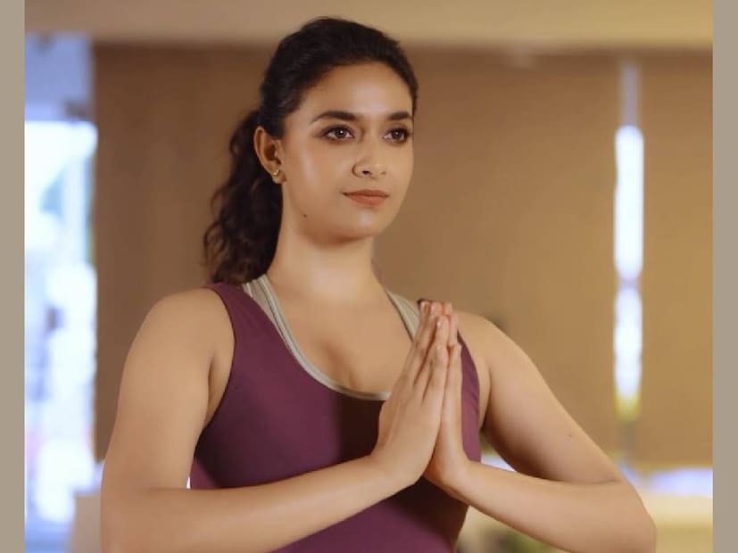 പഠിക്കുന്ന കാലം മുതലേ കീർത്തിയും ആന്റണിയും തമ്മിൽ പരിചയം ആരംഭിച്ചിരുന്നു. എന്നാൽ ഇവർ ഒന്നിച്ചുപഠിച്ചവരല്ല. വെനീഷ്യൻ കർട്ടനുകൾ ഡിസൈൻ ചെയ്യുന്ന സ്ഥാപനത്തിന്റെ ഉടമയാണ് ആന്റണി. ഗോവയിലെ ഡെസ്റ്റിനേഷൻ വിവാഹം ഉണ്ടാകും എന്നുറപ്പായിക്കഴിഞ്ഞു. ആന്റണിക്കൊപ്പം ആകാശം നോക്കി നിൽക്കുന്ന ഒരു ചിത്രം പോസ്റ്റ് ചെയ്തുകൊണ്ട് കീർത്തി തന്റെ വിവാഹം ഉണ്ടാകും എന്ന് ഉറപ്പിച്ചിരുന്നു. ചിത്രത്തിൽ ഇരുവരുടെയും മുഖം വ്യക്തമായിരുന്നില്ല