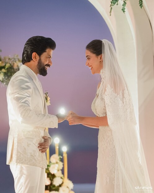  നിരവധി താരങ്ങളും ആരാധകരുമാണ് കീർത്തി സുരേഷ് പങ്കുവെച്ച ചിത്രങ്ങൾക്ക് താഴെ കമ്മന്റുകളുമായി എത്തുന്നത്. കേരളം ആസ്ഥാനമായുള്ള ആസ്‌പെറോസ് വിന്&#x200d;ഡോസ് സൊല്യൂഷന്&#x200d;റെ ഉടമയാണ് ആന്റണി.