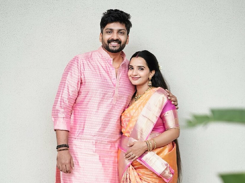 Malavika Krishnandas, childhood photo, Malavika family, Viral post, Social media post, latest news, Malavika&#96;s childhood viral photos, Malavika Krishnadas Thejus Jyothi, Malavika Krishnadas Daughter choruoonu Ceremony, malavika Krishnadas Daughter first rice feeding Ceremony, Malavika Krishnadas Daughter, Malavika Daughter, Malavika Krishnadas, Malavika Krishnadas pregnancy, Malavika Krishnadas daughter, Malavika Krishnadas family, Malavika Krishnadas and Thejus Jyothi, മാളവിക കൃഷ്ണദാസ്, തേജസ്സ് ജ്യോതിമാളവിക കൃഷ്ണദാസ്, മാളവിക കൃഷ്ണദാസ് തേജസ് ജ്യോതി, മാളവിക കൃഷ്ണദാസ് മകൾ ചോറൂണ് ചടങ്ങ്, മാളവിക കൃഷ്ണദാസ് മകൾ, മാളവിക മകൾ