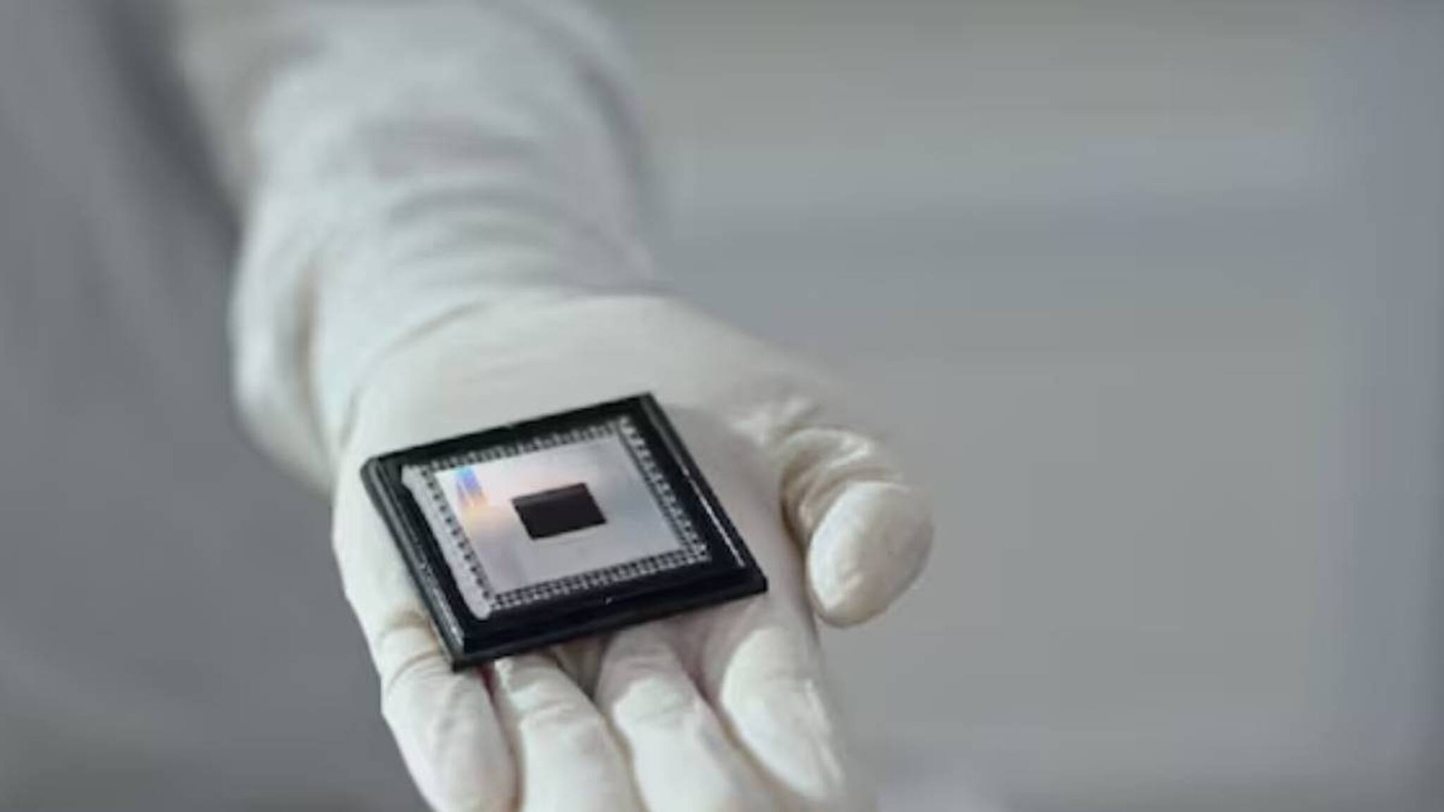 കോടിക്കണക്കിന് വര്‍ഷമെടുത്ത് കംപ്യൂട്ടര്‍ ചെയ്യുന്ന പണി ഇനി അഞ്ച് മിനിറ്റില്‍; പുതിയ ക്വാണ്ടം ചിപ്പുമായി ഗൂഗിള്‍