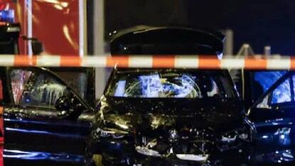 മക്ഡെബർഗ് ക്രിസ്മസ് മാർക്കറ്റിലേക്ക് ഇടിച്ചുകയറിയ കാർ (ചിത്രം കടപ്പാട്; റോയിട്ടേഴ്സ്)
മക്ഡെബർഗ് ക്രിസ്മസ് മാർക്കറ്റിലേക്ക് ഇടിച്ചുകയറിയ കാർ (ചിത്രം കടപ്പാട്; റോയിട്ടേഴ്സ്)