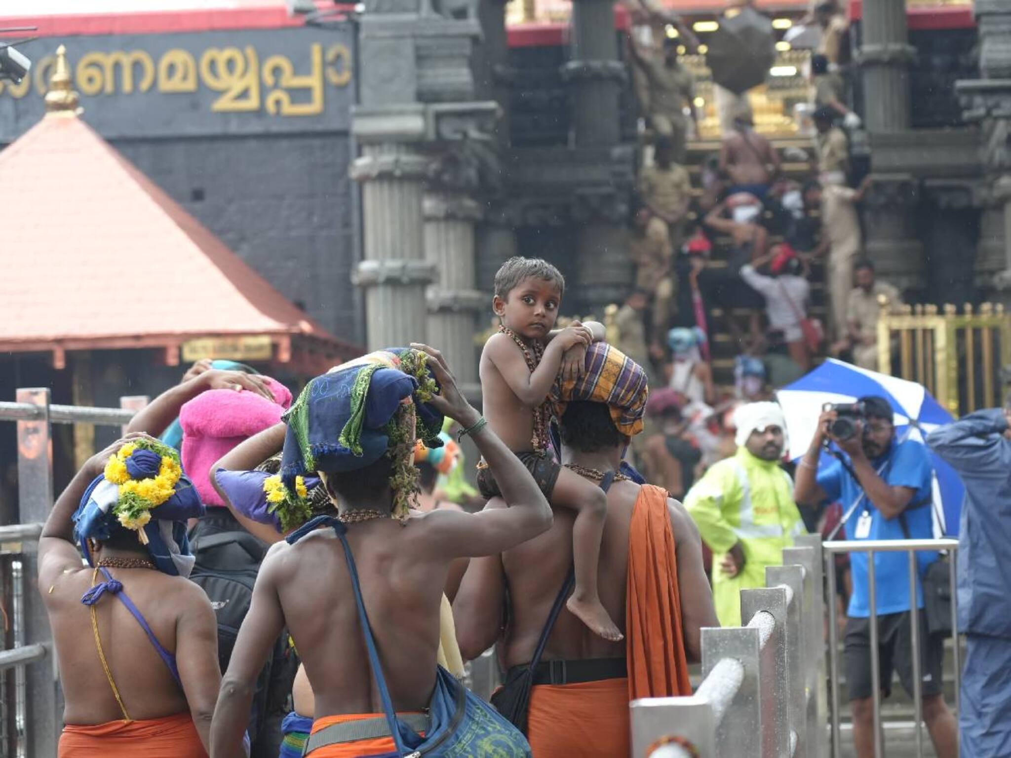 Sabarimala | ശബരിമലയിൽ കനത്ത മഴ; തീർത്ഥാടകരുടെ തിരക്ക് കുറഞ്ഞു