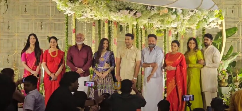  കഴിഞ്ഞ ദിവസം ചെന്നൈയിൽ വച്ച് വിവാഹത്തിനോടനുബന്ധിച്ചുള്ള പ്രീവെഡ്ഡിം​ഗ് സെലിബ്രേഷൻ നടന്നിരുന്നു. പാർവതിയും ജയറാമും സ്വപനം കണ്ടിരുന്ന ദിനമാണ് കാളിദാസിന്റെ വിവാഹമെന്നാണ് പ്രീവെഡ്ഡിം​ഗ് ചടങ്ങിന് ജയറാം വികാരഭരിതനായി പറഞ്ഞത്. കേട്ടുകേൾവി മാത്രമുള്ള ചെന്നൈയിലെ കലിം​ഗരായർ കുടുംബത്തിൽ നിന്നും ഒരു ബന്ധം ലഭിക്കുന്നതെന്ന് മുൻജന്മ സുകൃതമാണെന്നും ജയറാം ചടങ്ങിൽ പറഞ്ഞിരുന്നു.