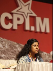 'ബിയറല്ല, കരിങ്ങാലി വെള്ളം'; അസത്യ പ്രചാരകർ മനോനില പരിശോധിക്കണമെന്ന് ചിന്ത ജെറോം