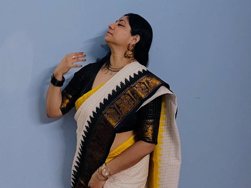 'കുറ്റമേതുമില്ലാതെ ഒഴുകുന്നു. നിങ്ങളിലെ സ്ത്രീയും ഒരു നദിപോലെ നിർത്താതെ ഒഴുകട്ടെ. നിങ്ങൾ നിങ്ങളുടെ കർവുകളെയും, ഏറ്റവും വലിയ അപൂർണ്ണതയെയും സ്നേഹിക്കട്ടെ. നിങ്ങളുടെ യഥാർത്ഥ ശക്തി എന്തെന്ന് തിരിച്ചറിയട്ടെ. അങ്ങനെയെങ്കിൽ മാത്രമേ, നിങ്ങൾ നിങ്ങളുടേത് ഏതെന്നു മനസിലാക്കൂ,' അഭയ കുറിച്ചു. ആരാധകരും അഭ്യുദയകാംഷികളും അഭയ ഹിരണ്മയിയെ അഭിനന്ദനം കൊണ്ട് മൂടുന്നു