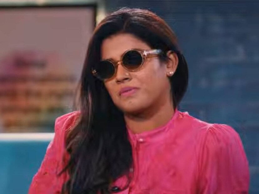 ഷൈൻ ടോമിന്റേതായി കുറച്ചു ചിത്രങ്ങൾ മലയാള സിനിമയിൽ ഇനി വരാനിരിക്കുന്നുണ്ട്. അമൃതാ സുരേഷ് തന്റെ സംഗീത ലോകവും ബാൻഡുമായി മുന്നോട്ടാണ്. അനുജത്തി അഭിരാമിയും കൂടി ചേർന്നതാണ് അമൃതം ഗമയ എന്ന സംഗീത ബാൻഡ്. വളരെക്കാലത്തിനു ശേഷം ഈ ബാൻഡ് അവർ വീണ്ടും സജീവമാക്കിക്കഴിഞ്ഞു. അടുത്തിടെ അമൃതയും അഭിരാമിയും ഒന്നിച്ചുള്ള ചില പരിപാടികൾ നടന്നിരുന്നു. ഈ ടോക്ക് ഷോയിൽ ഷൈൻ ടോമും അമൃതയും തമ്മിലെ ഒരു സമാനതയെ കുറിച്ച് കൂടി ചർച്ചയാവുകയാണ് (തുടർന്ന് വായിക്കുക)