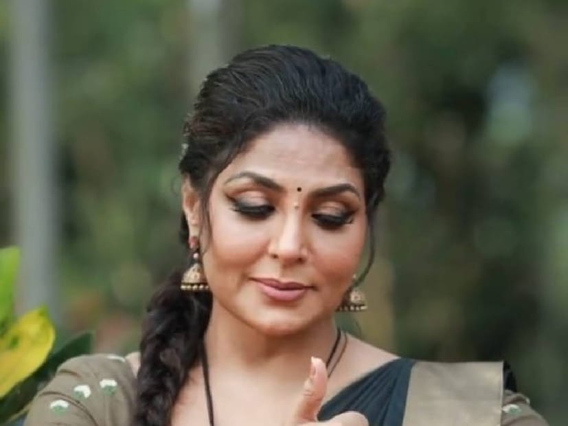മലയാള സിനിമയുടെ പല സുപ്രധാന പരിപാടികളിലും സ്വാഗതനൃത്തം ചെയ്യുന്ന പതിവുണ്ട് ആശ ശരത്തിന്. ആശ കൊറിയോഗ്രാഫി ചെയ്ത നൃത്ത പരിപാടികൾ പലപ്പോഴും സ്റ്റേജ് ഷോകളുടെ ഭാഗമായി അരങ്ങേറിയിട്ടുമുണ്ട്. നിലവിൽ വിവാദത്തിൽ ഉൾപ്പെട്ട നടി കലോത്സവ വേദിയിൽ നിന്നും സിനിമയിലെത്തിയ താരം എന്നാണ് മന്ത്രി നടത്തിയ പരാമർശം. കലോത്സവത്തിൽ നിന്നും സിനിമയിൽ വരുന്ന പതിവ് ഒരുകാലത്ത് മലയാള സിനിമയുടെ ഭാഗമായിരുന്നു എന്ന് വേണം പറയാൻ