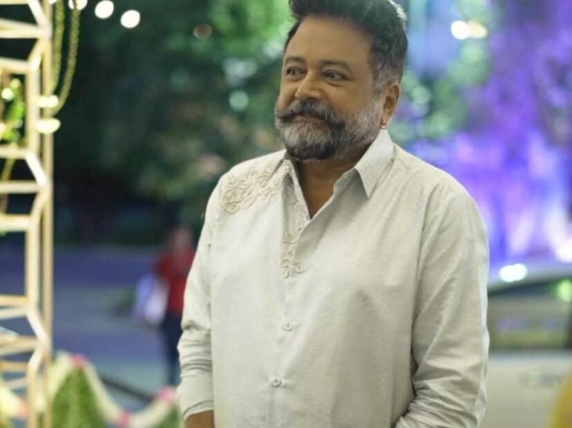 നല്ലൊരു തുക പ്രതിഫലമായി ഇക്കൂട്ടർക്ക് ലഭിക്കാറുമുണ്ട്. ഇവിടെയാണ് ജയറാം വ്യത്യസ്തനാവുക. ഇത്രയും വർഷങ്ങളായി തനിക്കൊരു മാനേജറോ, ഡയറിയോ, ഡേറ്റ് നോക്കുന്നയാളോ ഇല്ല. വെള്ളയും വെള്ളയും ഉടുപ്പിട്ട, രണ്ടുപോക്കറ്റിലും ഫോണും തിരുകി നടക്കുന്ന ആരും തനിക്കില്ല. തന്റെ എല്ലാ കാര്യങ്ങളും നോക്കുന്നത് സ്വയമേയെന്നു ജയറാം. എല്ലാ കാര്യങ്ങളും ഓർത്തുവെക്കും. ഒന്നും എവിടെയും കുറിച്ചിടാറില്ല. വരാനിരിക്കുന്ന സിനിമയുടെയും ഷൂട്ടിങ്ങിൻറെയും പങ്കെടുക്കേണ്ടിയിരിക്കുന്ന പരിപാടികളുടെയും വിവരങ്ങൾ മനസ്സിൽ സൂക്ഷിക്കാറുണ്ട്. എത്ര ചെണ്ടകൊട്ടുണ്ടെന്ന കാര്യം പോലും കൃത്യമായി അറിയാമെന്നും ജയറാം