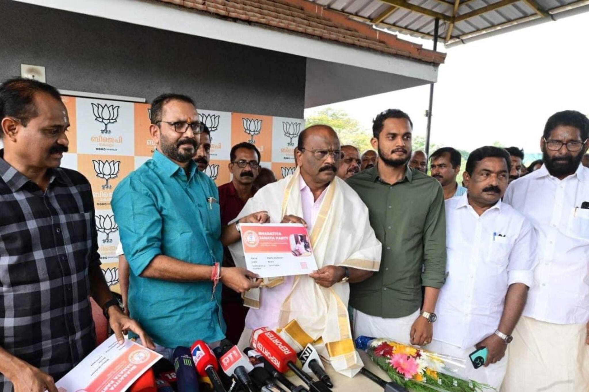 മുൻ സിപിഎം നേതാവ്  മധു മുല്ലശേരി ബിജെപിയിൽ